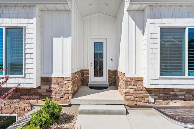 735 E 850 S, Centerville, UT 84014 - entrance to property with board and batten siding and stone siding