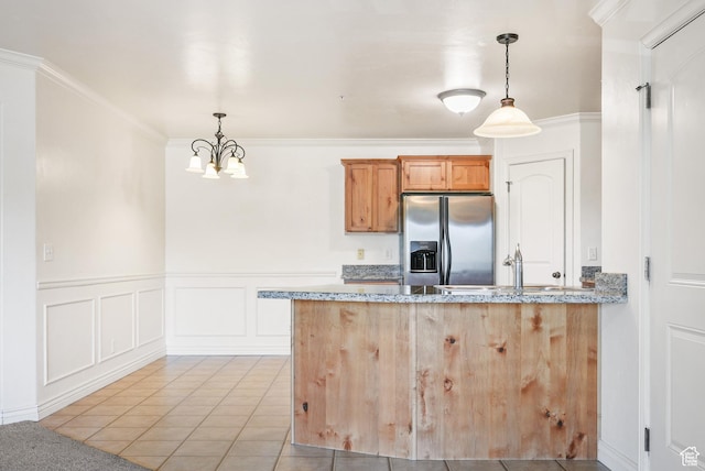 425 S 2220 W Unit 202, Pleasant Grove, UT 84062 - kitchen featuring wainscoting, a sink, a peninsula, stainless steel refrigerator with ice dispenser, and pendant lighting