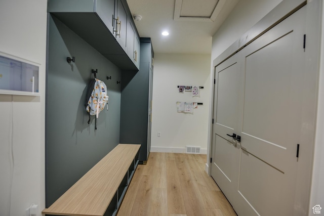 mudroom with visible vents, recessed lighting, light wood-style flooring, and baseboards