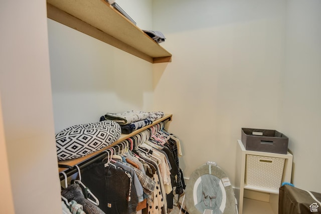 view of spacious closet
