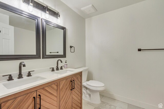 584 E Aspen Way, Centerville, UT 84014 - bathroom with a sink, baseboards, toilet, and double vanity
