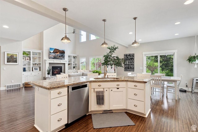 1485 E Peachtree Ln, Fruit Heights, UT 84037 - kitchen featuring dark wood-style flooring, a sink, dishwasher, open floor plan, and visible vents