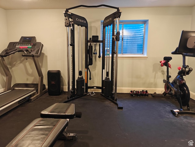 418 E Bridlewalk Ln, Murray, UT 84107 - workout room featuring baseboards