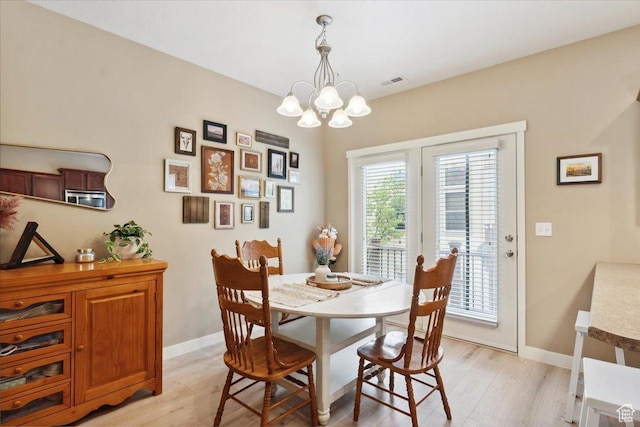 1026 N Shepard Pkwy Unit 3, Farmington, UT 84025 - dining room featuring light wood finished floors, an inviting chandelier, visible vents, and baseboards
