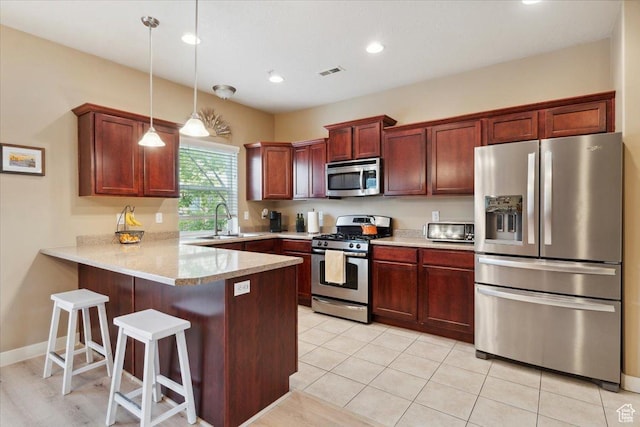 1026 N Shepard Pkwy Unit 3, Farmington, UT 84025 - kitchen featuring a sink, a peninsula, stainless steel appliances, visible vents, and pendant lighting