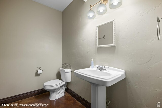 1328 N Parkside Dr, Cedar City, UT 84721 - half bath featuring toilet, baseboards, and finished concrete floors