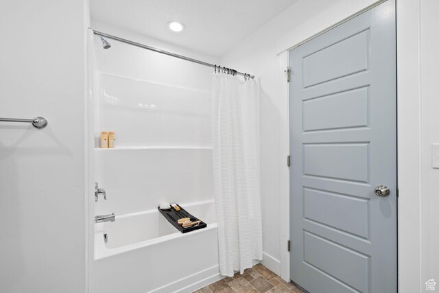 13077 S Keegan Dr, Herriman, UT 84096 - bathroom with baseboards, recessed lighting, and shower / tub combo