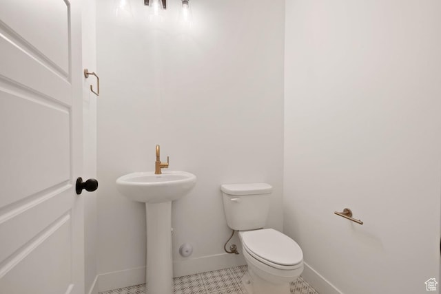 11439 S Watercourse Rd Unit 182, South Jordan, UT 84009 - bathroom featuring toilet, baseboards, and tile patterned flooring