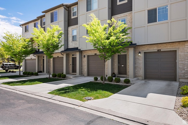 townhome / multi-family property featuring a garage and driveway