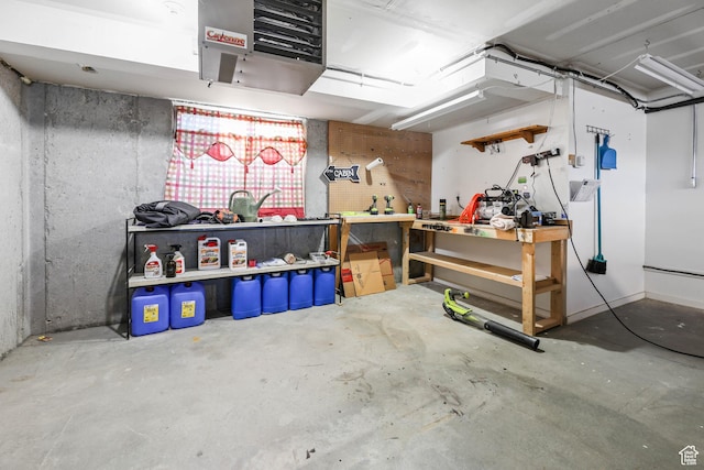 609 E 900 S, Stockton, UT 84071 - garage featuring a workshop area
