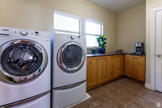 398 S Lofty Ln E, North Salt Lake, UT 84054 - laundry room featuring independent washer and dryer and dark tile patterned flooring
