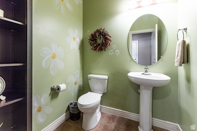 398 S Lofty Ln E, North Salt Lake, UT 84054 - bathroom featuring toilet, tile patterned floors, and baseboards
