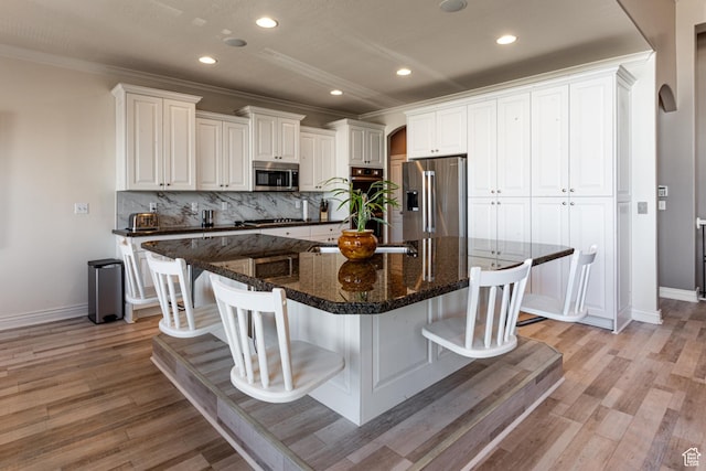 398 S Lofty Ln E, North Salt Lake, UT 84054 - kitchen with baseboards, arched walkways, tasteful backsplash, and stainless steel appliances