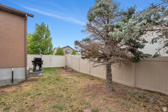7812 N Crestwood Cir, Eagle Mountain, UT 84005 - view of yard featuring a gate