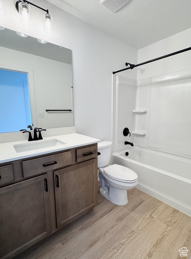 189 N Woodrun Way Unit 131, Saratoga Springs, UT 84045 - bathroom with wood finished floors, vanity, toilet, and bathtub / shower combination