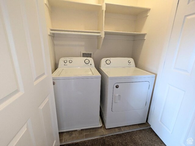 washroom featuring laundry area, dark tile patterned floors, and independent washer and dryer
