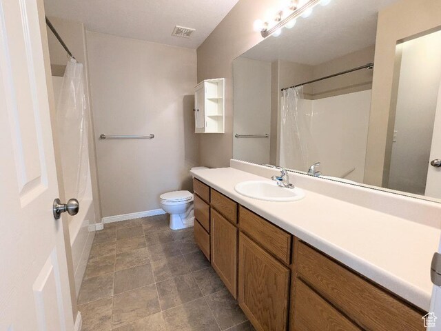 full bath featuring baseboards, vanity, toilet, and visible vents
