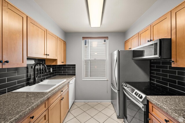 229 N B St Unit 4, Salt Lake City, UT 84103 - kitchen featuring baseboards, appliances with stainless steel finishes, a sink, and tasteful backsplash