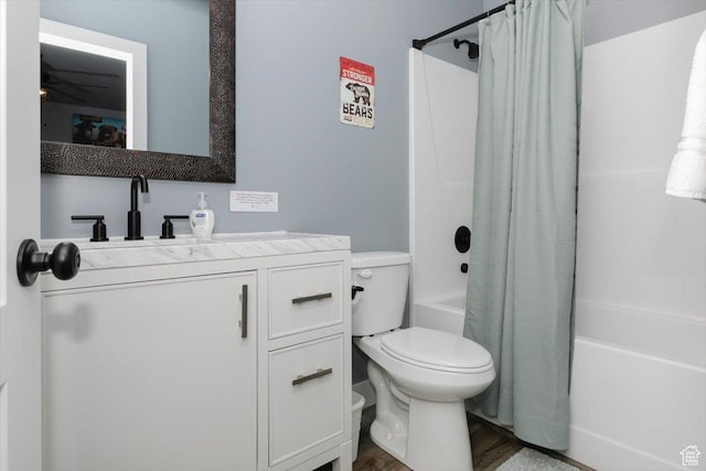 207 E Clubhouse Dr Unit 40, Garden City, UT 84028 - bathroom featuring shower / bath combo, toilet, vanity, and wood finished floors