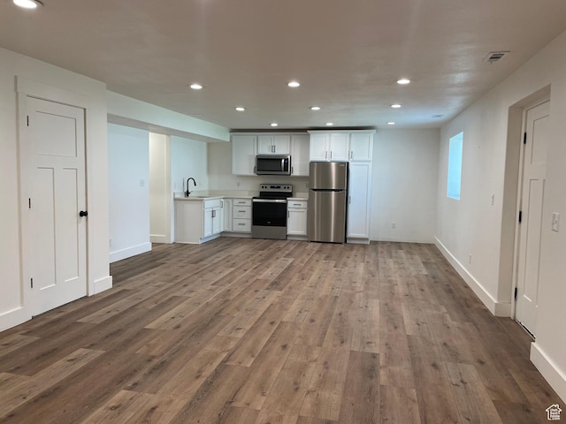 3834 N 2550 W, Farr West, UT 84404 - kitchen featuring stainless steel appliances, wood finished floors, white cabinets, light countertops, and recessed lighting