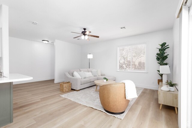 525 N 2480 W, Hurricane, UT 84737 - living area featuring visible vents, a ceiling fan, light wood finished floors, and baseboards