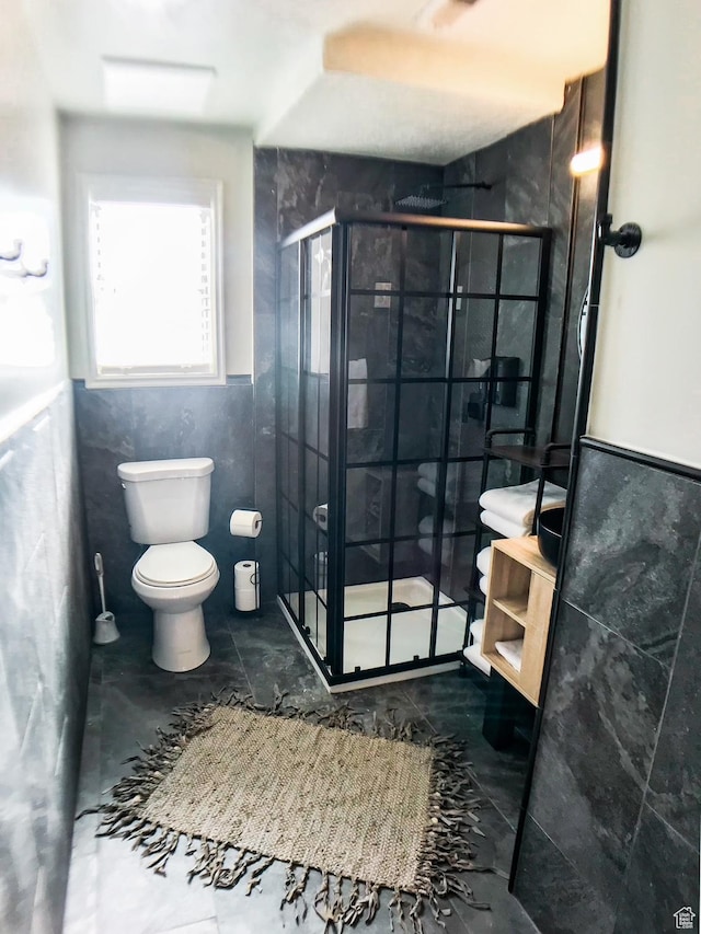 11622 S Worthington Ct E, Sandy, UT 84092 - bathroom featuring a stall shower and toilet