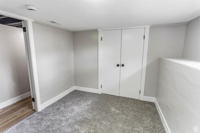987 S Jefferson Ave E, Ogden, UT 84404 - unfurnished bedroom featuring a textured ceiling, visible vents, baseboards, a closet, and carpet