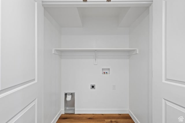 468 W Main St, Santaquin, UT 84655 - clothes washing area featuring baseboards, washer hookup, wood finished floors, and hookup for an electric dryer