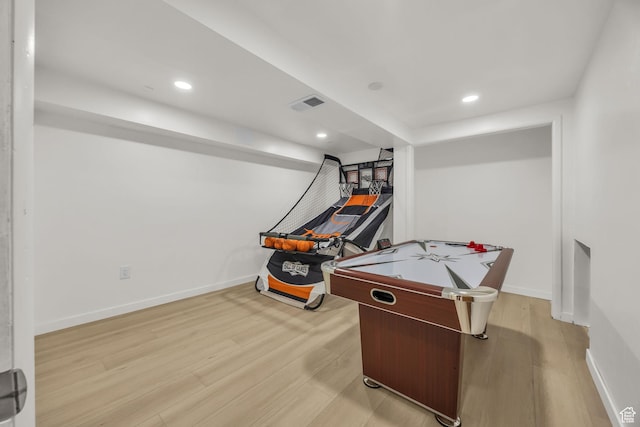 recreation room with recessed lighting, baseboards, light wood finished floors, and visible vents