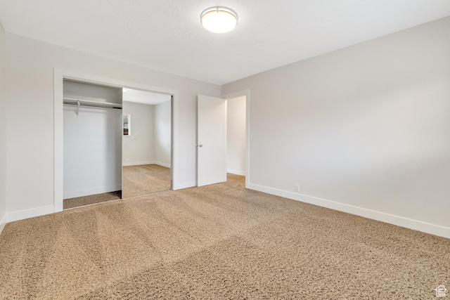 unfurnished bedroom featuring carpet floors, baseboards, and a closet
