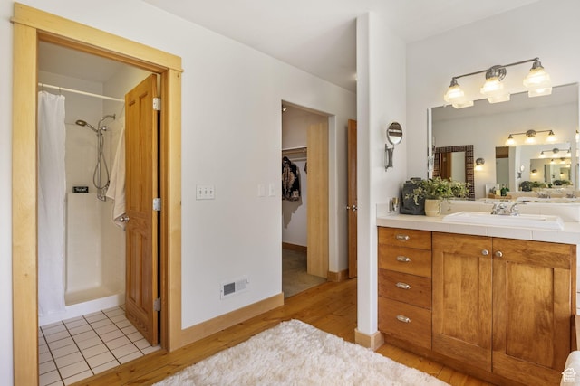 933 N Swiss Farm Ct, Midway, UT 84049 - full bathroom featuring visible vents, wood finished floors, a shower with curtain, and vanity