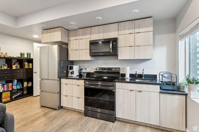 4852 N Arctic Fox Cir W Unit 2800, Lehi, UT 84043 - kitchen with light wood-style floors, appliances with stainless steel finishes, a sink, and modern cabinets