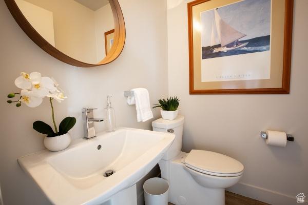 2812 E Commonwealth Ave S, Salt Lake City, UT 84109 - bathroom with baseboards, a sink, and toilet