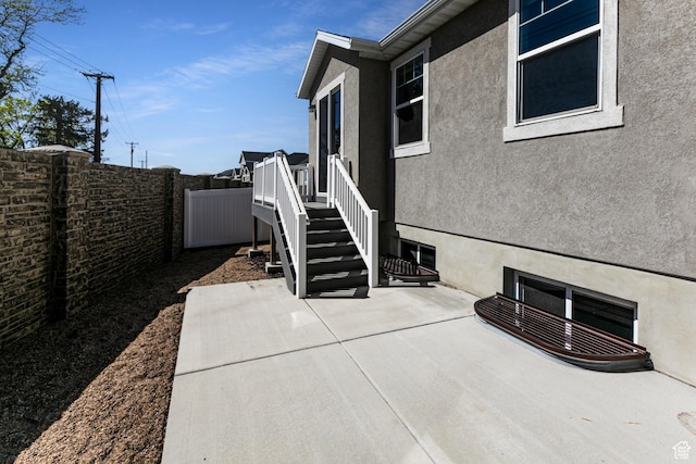 332 N Old Farm Ln, Lindon, UT 84042 - view of patio featuring fence