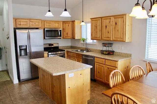 512 Stone Way, Santaquin, UT 84655 - kitchen featuring a kitchen island, light countertops, a sink, vaulted ceiling, and stainless steel appliances