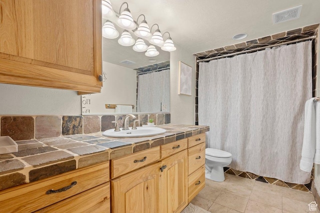 288 S Hillside Dr E, Elk Ridge, UT 84651 - full bath with visible vents, tile patterned flooring, vanity, toilet, and a shower with shower curtain