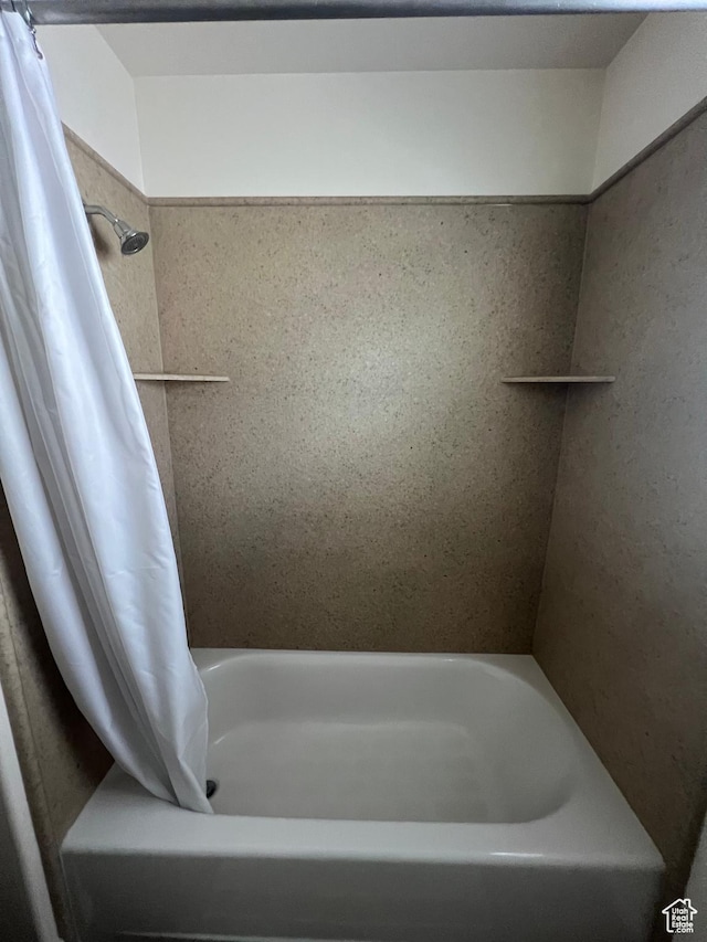 1013 N 740 W, Centerville, UT 84014 - full bath featuring a shower with curtain and a bath