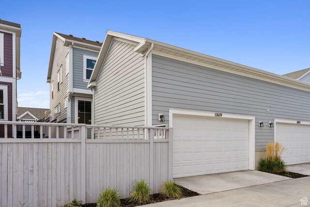 11619 S Silver Pond Dr W, South Jordan, UT 84009 - view of side of home featuring fence
