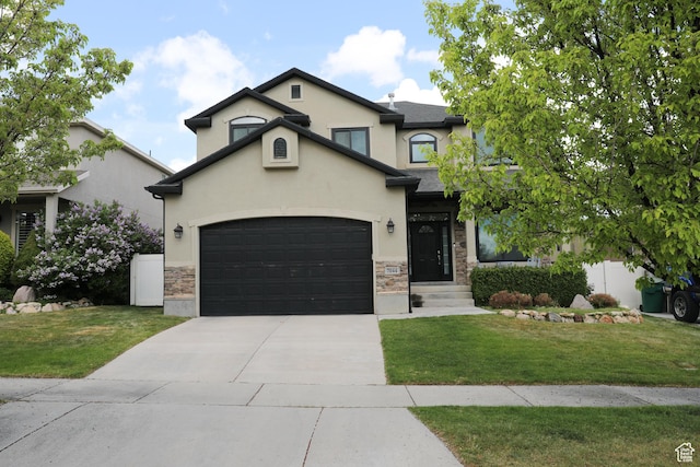 view of front facade with stucco siding, a front yard, and stone siding