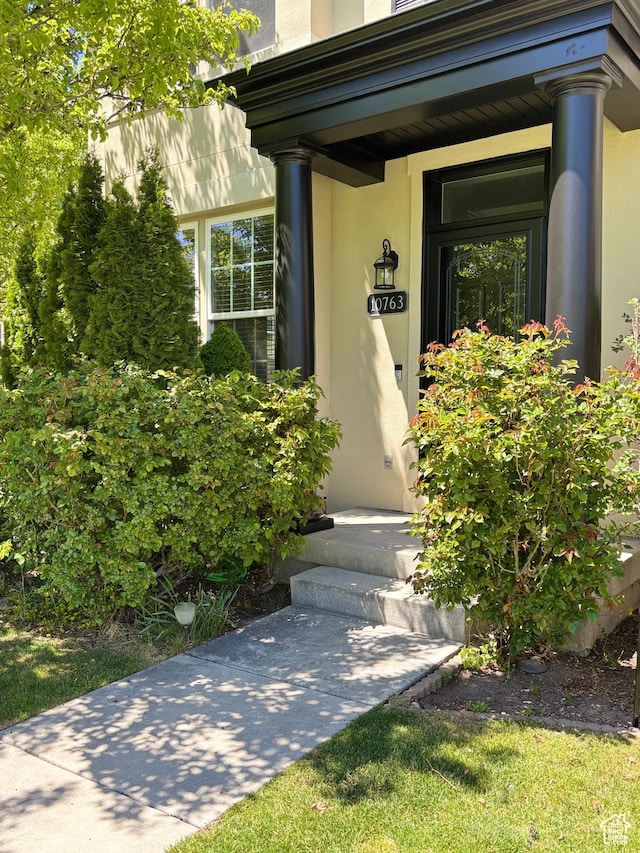 entrance to property featuring stucco siding