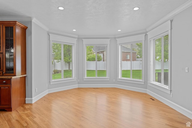 359 E 680 N, Lindon, UT 84042 - empty room with healthy amount of natural light, ornamental molding, light wood-style flooring, baseboards, and recessed lighting