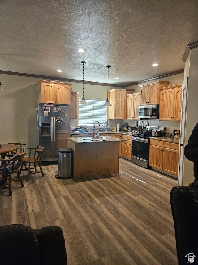 1150 N 403 W, Midway, UT 84049 - kitchen with a center island, a textured ceiling, appliances with stainless steel finishes, and wood finished floors