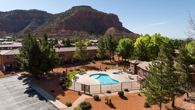 300 E 300 N Unit L5, Kanab, UT 84741 - community pool with a patio area and a mountain view
