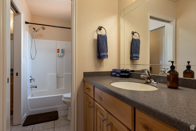300 E 300 N Unit L5, Kanab, UT 84741 - bathroom featuring toilet, tile patterned flooring, vanity, and shower / washtub combination
