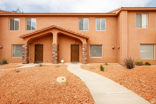 300 E 300 N Unit L5, Kanab, UT 84741 - townhome / multi-family property featuring stucco siding and a tile roof