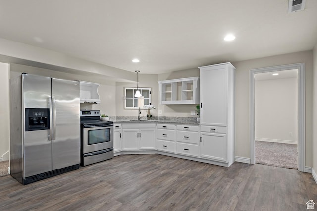927 S Iris Ln W, Mapleton, UT 84664 - kitchen with visible vents, a sink, appliances with stainless steel finishes, and white cabinets