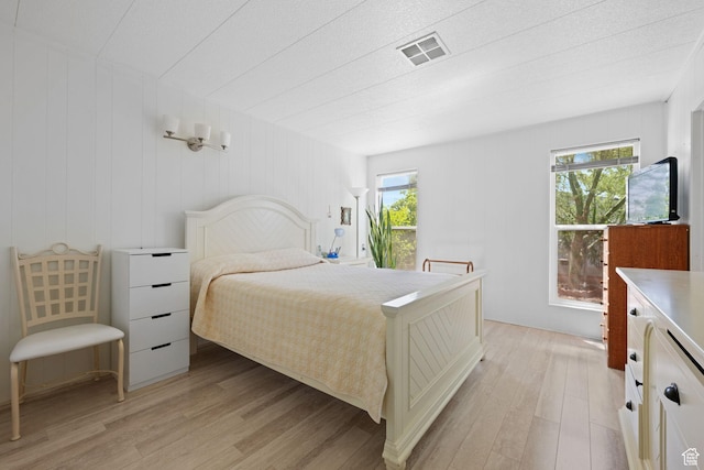 1526 N Dixie Downs Dr Unit 53, St George, UT 84770 - bedroom featuring multiple windows, light wood-style flooring, and visible vents