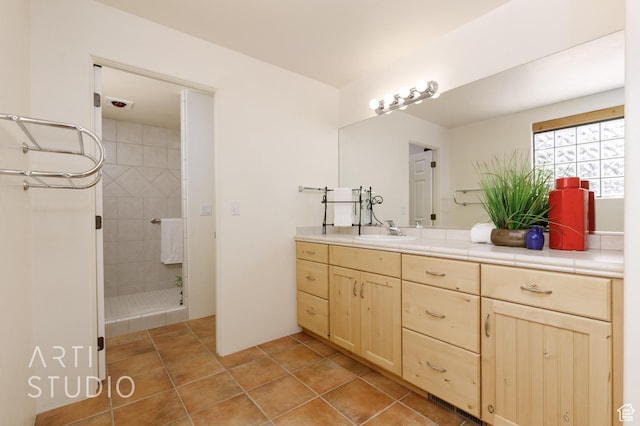 423 W Taman Ct, Ivins, UT 84738 - full bathroom featuring vanity and tiled shower