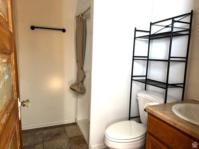 848 N Cooley St W, Grantsville, UT 84029 - full bath featuring baseboards, vanity, toilet, and a shower with shower curtain