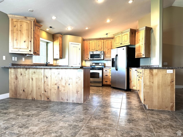 848 N Cooley St W, Grantsville, UT 84029 - kitchen featuring stainless steel appliances, visible vents, recessed lighting, and a peninsula